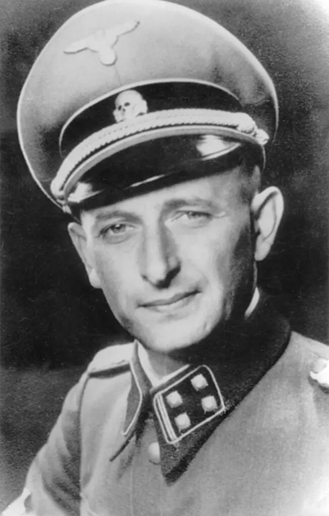 Adolf Eichmann là kiến ​​trúc sư của Giải pháp cuối cùng. Phiên tòa xét xử ông đã đặt ra những câu hỏi nghiêm túc về nguồn gốc hành vi của con người. 